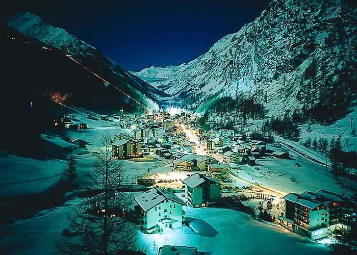 Holidays - Residenz Chateau 萨斯费